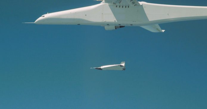 El avión más grande del mundo lanza por primera vez un prototipo de